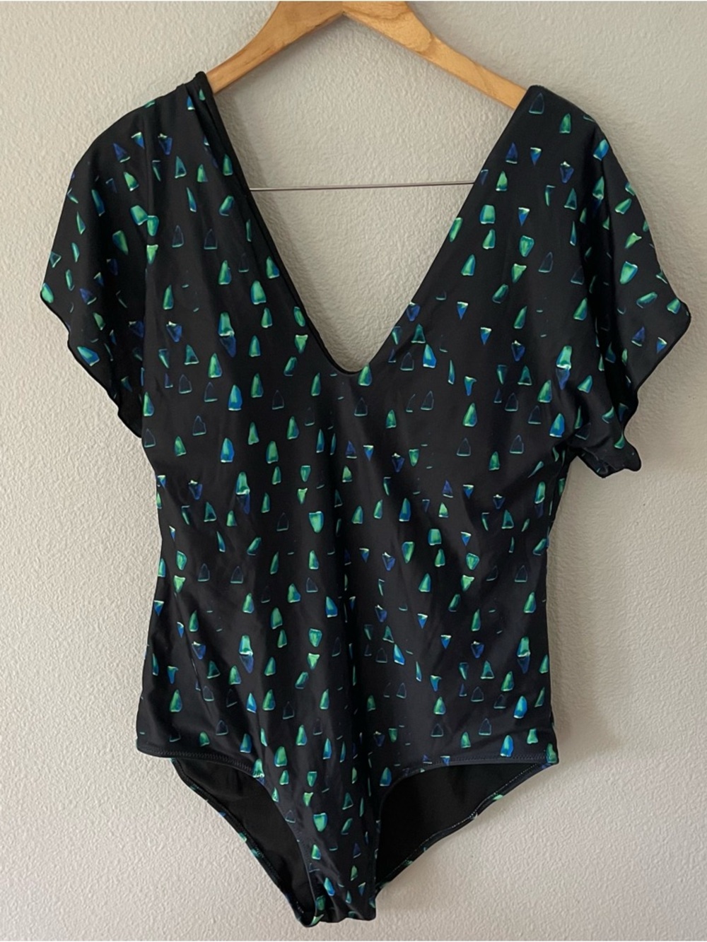 NWT Byinns Women’s V-neck One piece Swimsuit Size XXL